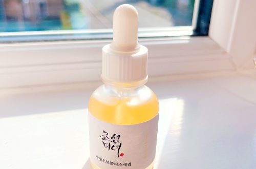 Glow Serum，不只是肌膚的亮澤，更是生活裡的一點溫柔光。這篇心得分享我如何把 Beauty of Joseon Glow Serum 融入每天的療癒 routine，讓極乾敏感肌也能穩定、透亮。